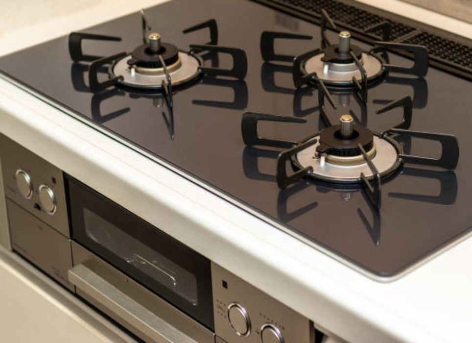 cooktop-with-three-burners-and-g (1)